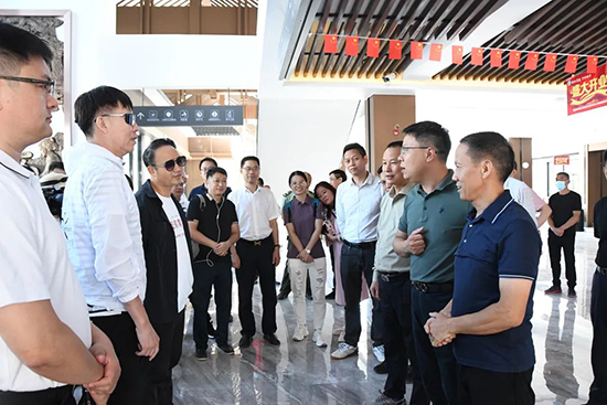 13 振興茶產(chǎn)業(yè) 媒體來(lái)助力  廈門市安溪商會(huì)組織媒體記者走進(jìn)安溪茶鄉(xiāng)919.png