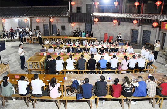 13 振興茶產(chǎn)業(yè) 媒體來(lái)助力  廈門市安溪商會(huì)組織媒體記者走進(jìn)安溪茶鄉(xiāng)1328.png