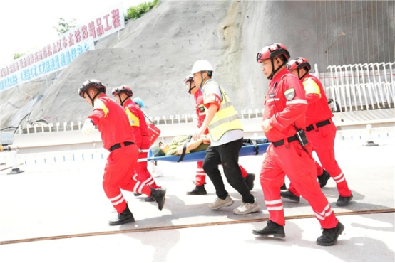 03 渝萬高鐵隧道火災(zāi)及坍塌事故 綜合應(yīng)急演練在站前8標(biāo)成功舉行633.png